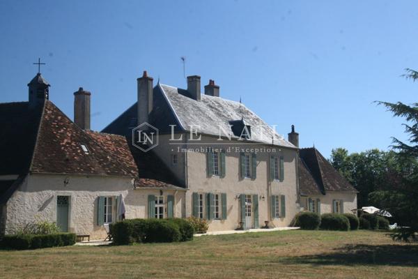 Ravissante maison de maître et son parc de 2 hectares dans le Berry