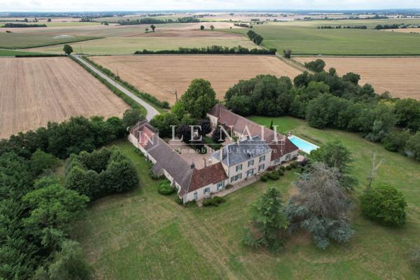 Ravissante maison de maître et son parc de 2 hectares dans le Berry
