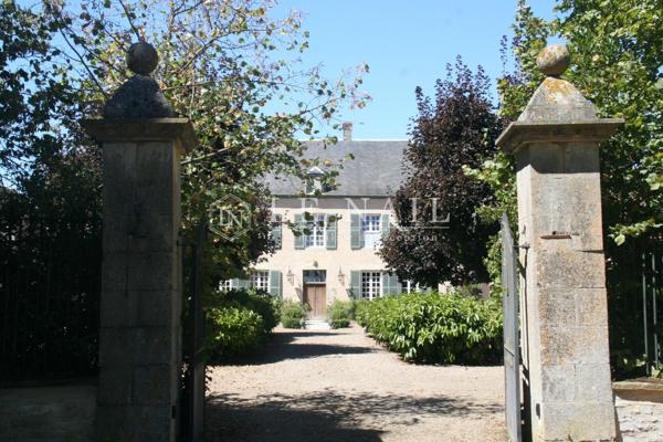 Ravissante maison de maître et son parc de 2 hectares dans le Berry