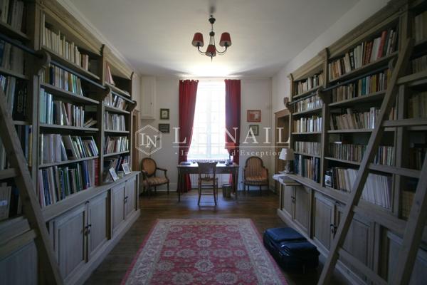 Ravissante maison de maître et son parc de 2 hectares dans le Berry