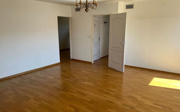 Appartement à vendre    3 pièces • 72,70 m2 Châteaurenard