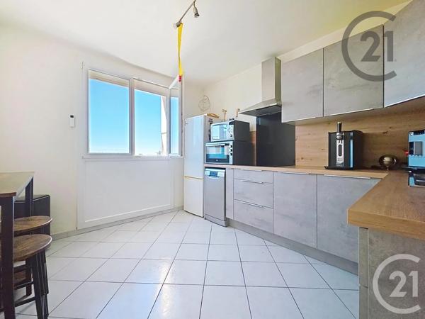 Appartement F3 à vendre  3 pièces - 64,40 m 2   TROYES  - 10