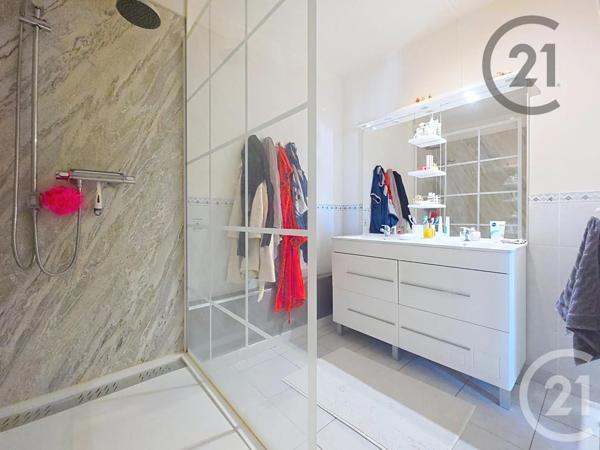 Appartement F3 à vendre  3 pièces - 64,40 m 2   TROYES  - 10