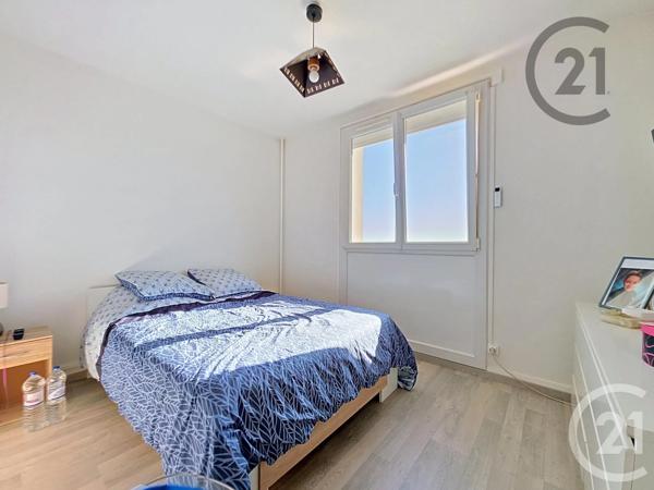 Appartement F3 à vendre  3 pièces - 64,40 m 2   TROYES  - 10