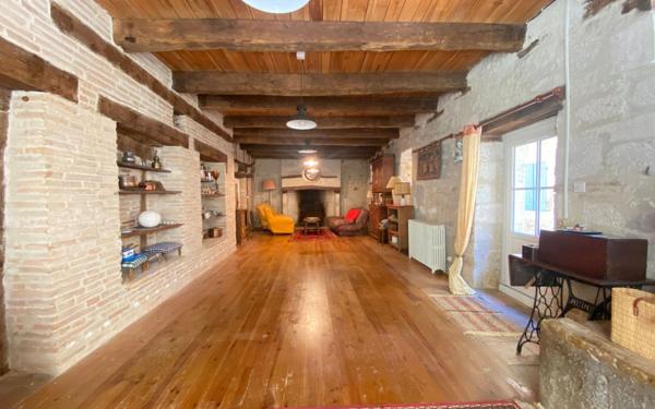 Maison à vendre    4 pièces •  Montpezat-de-Quercy