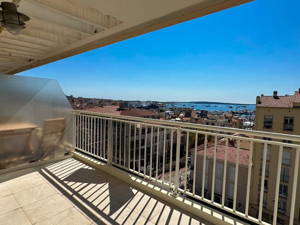 Cannes (06400) CANNES FORVILLE - Coup de coeur - Refait à neuf - VUE MER