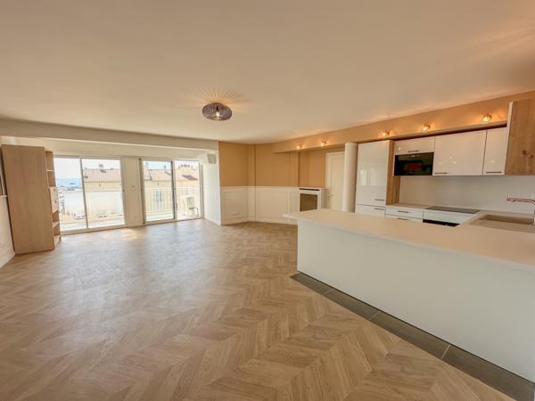 Cannes (06400) CANNES FORVILLE - Coup de coeur - Refait à neuf - VUE MER