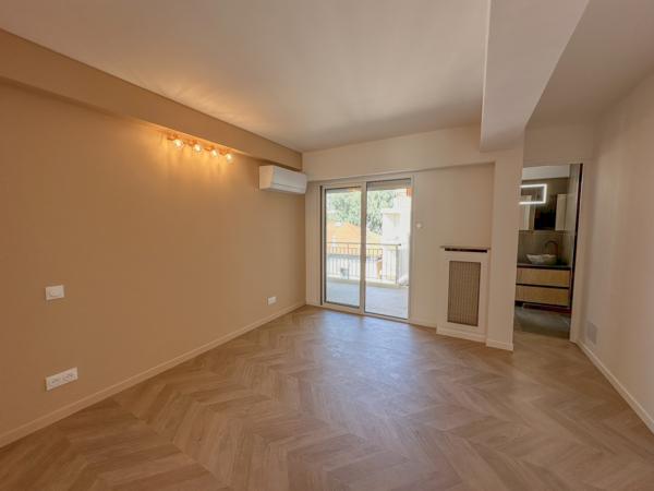 Cannes (06400) CANNES FORVILLE - Coup de coeur - Refait à neuf - VUE MER