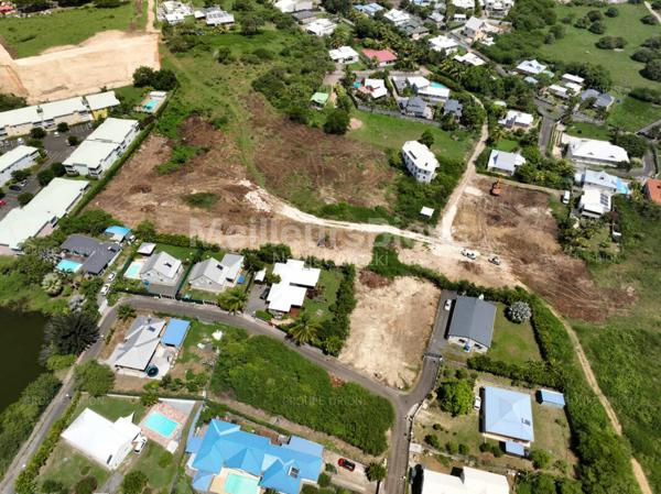 Terrain constructible à vendre à Sainte-Anne (97180) – Vue dégagée et proximité plage