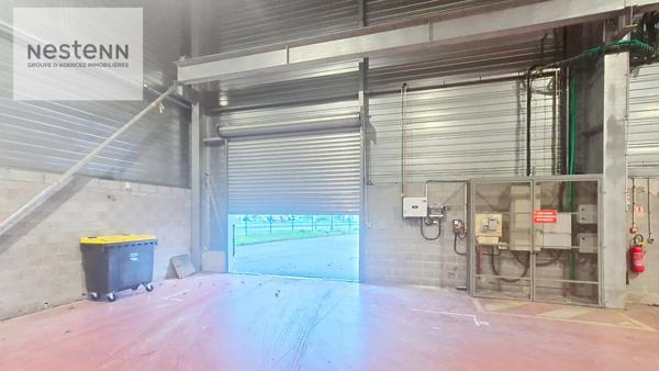 Local d'activité  ( Hangar ) en excellent état Calais 1 000 m2 avec une hauteur de 11 mètres