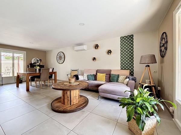 EXCLUSIVITE - VILLA DE PLAIN PIED SUR 552 M² DE TERRAIN AVEC PISCINE HORS SOL