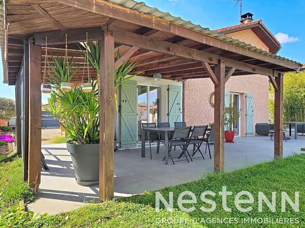 GENAS secteur Ecole Nelson Mandela - Maison individuelle de 132 m² habitables et 4 chambres + bureau sur terrain de 1000 m² avec piscine récemment construite