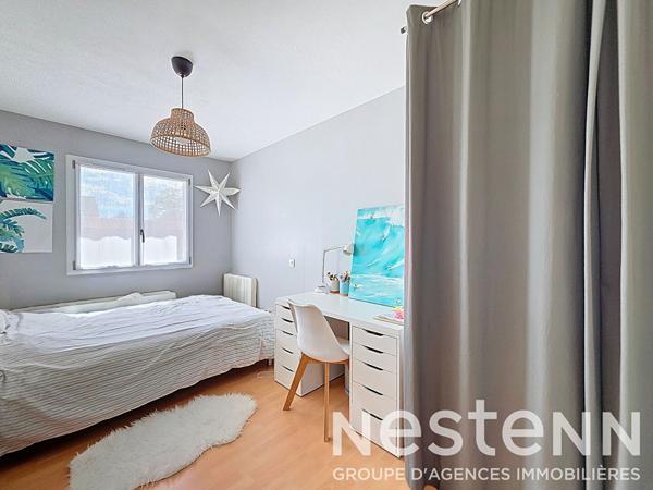 GENAS secteur Ecole Nelson Mandela - Maison individuelle de 132 m² habitables et 4 chambres + bureau sur terrain de 1000 m² avec piscine récemment construite