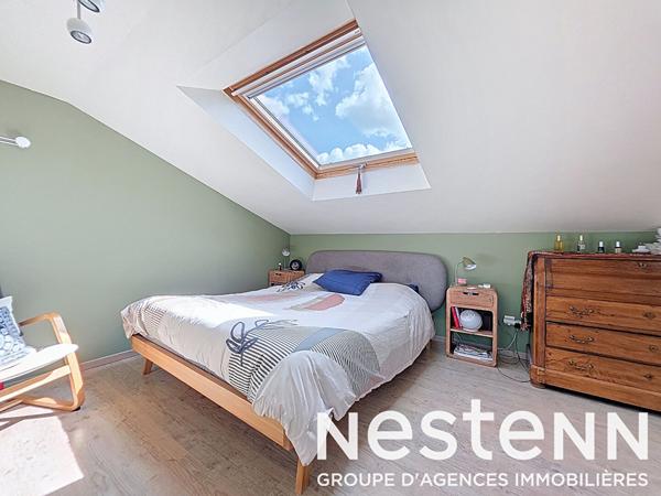GENAS secteur Ecole Nelson Mandela - Maison individuelle de 132 m² habitables et 4 chambres + bureau sur terrain de 1000 m² avec piscine récemment construite