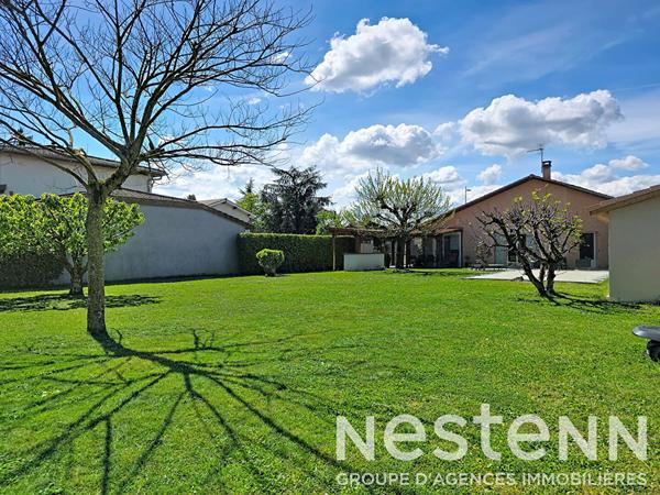 GENAS secteur Ecole Nelson Mandela - Maison individuelle de 132 m² habitables et 4 chambres + bureau sur terrain de 1000 m² avec piscine récemment construite