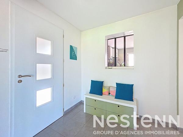 GENAS secteur Ecole Nelson Mandela - Maison individuelle de 132 m² habitables et 4 chambres + bureau sur terrain de 1000 m² avec piscine récemment construite