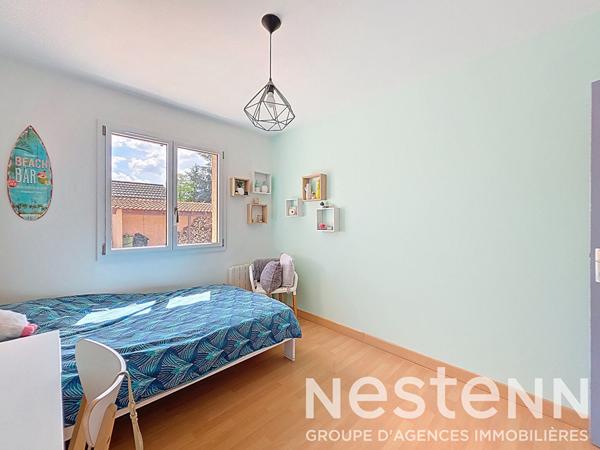 GENAS secteur Ecole Nelson Mandela - Maison individuelle de 132 m² habitables et 4 chambres + bureau sur terrain de 1000 m² avec piscine récemment construite