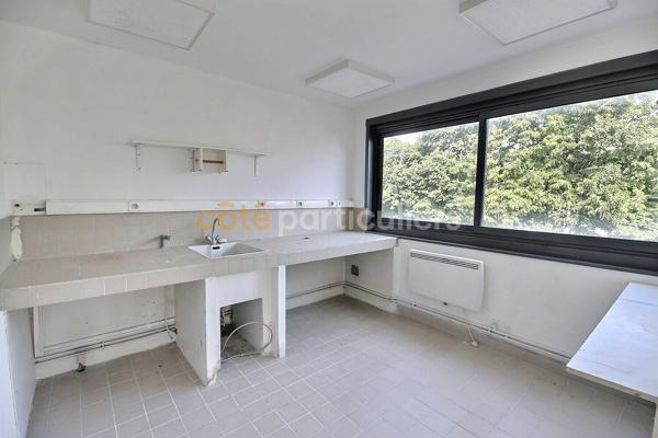 Location
                Local d'activité88,05 m² - 6 Pièces -
                    CHATILLON (92320)