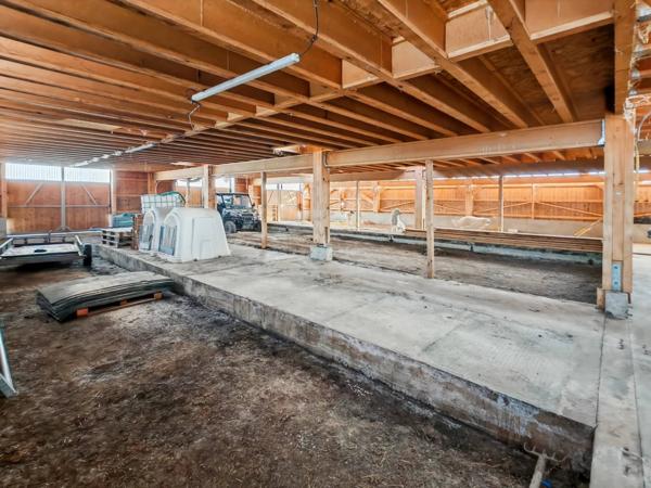 À VENDRE Bâtiment agricole + 2.96 ha de terrain