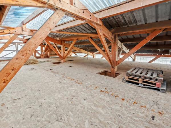 À VENDRE Bâtiment agricole + 2.96 ha de terrain