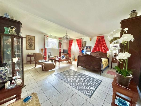 EN EXCLUSIVITÉ – VILLA DE CARACTÈRE AVEC VUE PANORAMIQUE – SAINT-FRANÇOIS