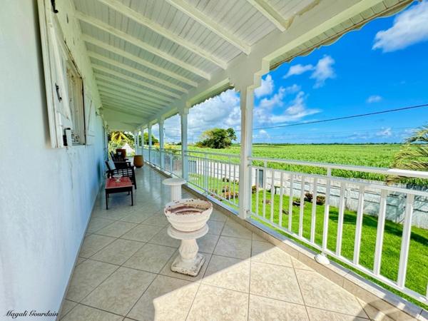 EN EXCLUSIVITÉ – VILLA DE CARACTÈRE AVEC VUE PANORAMIQUE – SAINT-FRANÇOIS
