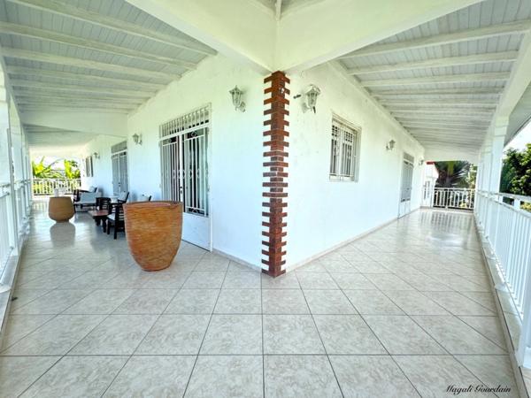 EN EXCLUSIVITÉ – VILLA DE CARACTÈRE AVEC VUE PANORAMIQUE – SAINT-FRANÇOIS