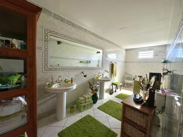 EN EXCLUSIVITÉ – VILLA DE CARACTÈRE AVEC VUE PANORAMIQUE – SAINT-FRANÇOIS