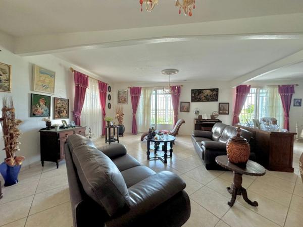 EN EXCLUSIVITÉ – VILLA DE CARACTÈRE AVEC VUE PANORAMIQUE – SAINT-FRANÇOIS