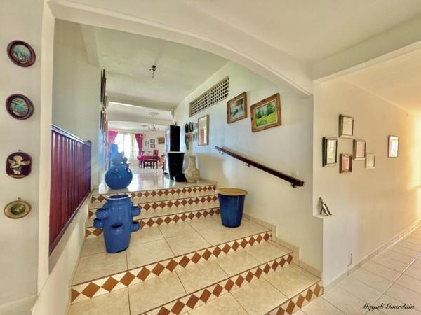 EN EXCLUSIVITÉ – VILLA DE CARACTÈRE AVEC VUE PANORAMIQUE – SAINT-FRANÇOIS