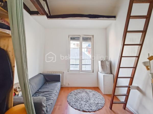 Opportunité !

Studio 21m2 ( 16m2 carrez + 5m2 de mezzanine) avec belle hauteur sous plafond de 3m80 . 

Il est situé au 3eme et dernier étage sans ascenseur d'une copropriété bien entretenue

Emplacement idéal : impasse Saint Sébastien.

Calme 
Traversant 
Faible charge 

Métro Richard Lenoir , Saint Sébastien - Froissart & saint Ambroise à proximité immédiate.
