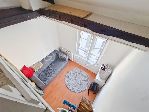 Opportunité !

Studio 21m2 ( 16m2 carrez + 5m2 de mezzanine) avec belle hauteur sous plafond de 3m80 . 

Il est situé au 3eme et dernier étage sans ascenseur d'une copropriété bien entretenue

Emplacement idéal : impasse Saint Sébastien.

Calme 
Traversant 
Faible charge 

Métro Richard Lenoir , Saint Sébastien - Froissart & saint Ambroise à proximité immédiate.