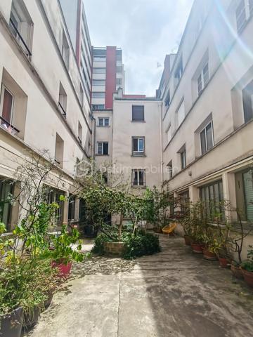 Opportunité !

Studio 21m2 ( 16m2 carrez + 5m2 de mezzanine) avec belle hauteur sous plafond de 3m80 . 

Il est situé au 3eme et dernier étage sans ascenseur d'une copropriété bien entretenue

Emplacement idéal : impasse Saint Sébastien.

Calme 
Traversant 
Faible charge 

Métro Richard Lenoir , Saint Sébastien - Froissart & saint Ambroise à proximité immédiate.