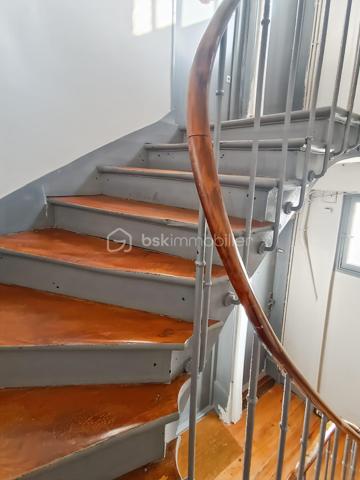 Opportunité !

Studio 21m2 ( 16m2 carrez + 5m2 de mezzanine) avec belle hauteur sous plafond de 3m80 . 

Il est situé au 3eme et dernier étage sans ascenseur d'une copropriété bien entretenue

Emplacement idéal : impasse Saint Sébastien.

Calme 
Traversant 
Faible charge 

Métro Richard Lenoir , Saint Sébastien - Froissart & saint Ambroise à proximité immédiate.