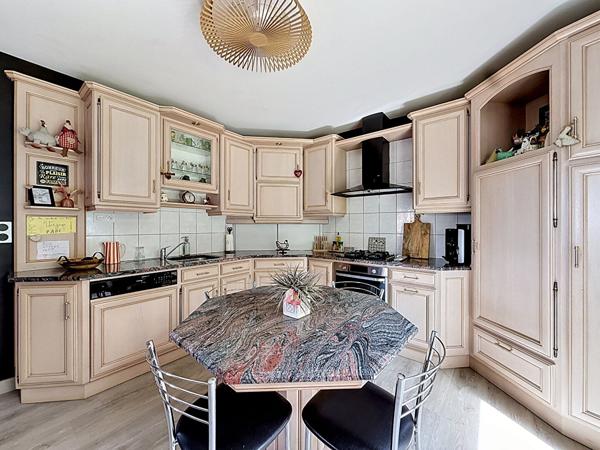 Maison Chateau Gontier Sur Mayenne 6 pièce(s) 180.90 m2
