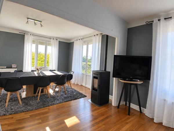 Roanne - Maison 7 pièce(s) 140.2 m2 - 5 chambres et 509m² de terrain