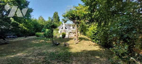 JUIGNE-SUR-LOIRE / MAISON D'ARCHITECTE DE 186 M²