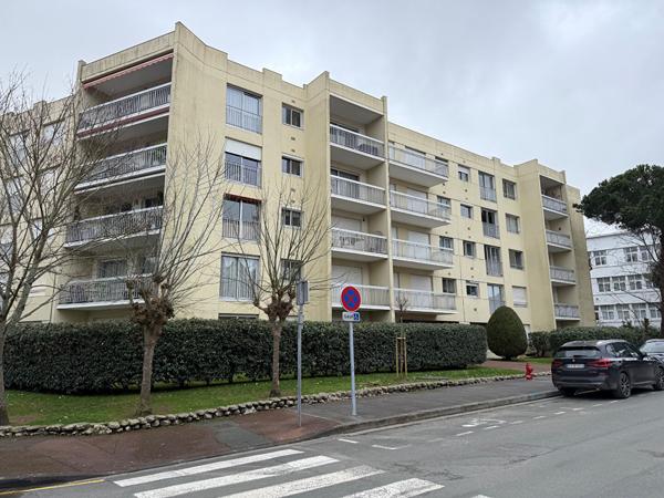 Vente
                Appartement113 m² - 4 Pièces -
                    ROYAN (17200)