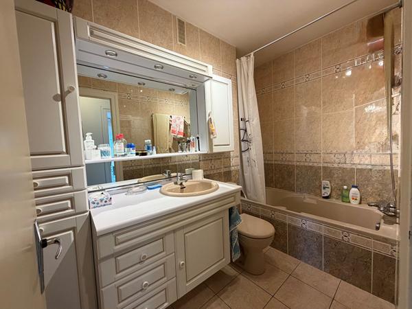 Vente
                Appartement113 m² - 4 Pièces -
                    ROYAN (17200)