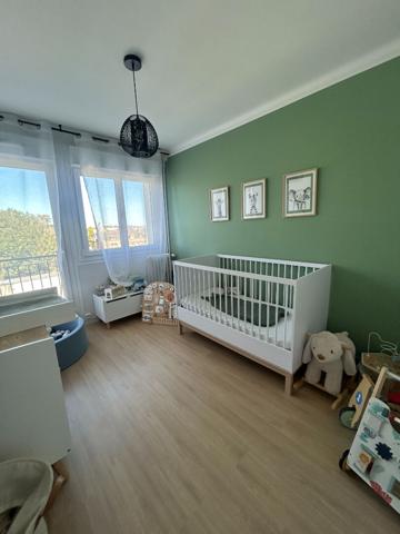 CENTRE VILLE RIVE DROITE BEL APPARTEMENT DE 73,98 m² HABITABLE Laval