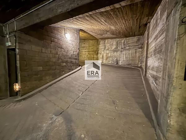 Parking / box Paris 20 M2 et 3m Hauteur