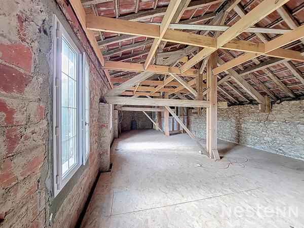 A Vendre Maison en pierre de 146 m² à finir de rénover avec jardin au coeur de Gondrin