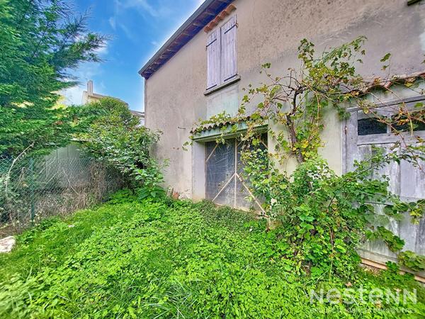A Vendre Maison en pierre de 146 m² à finir de rénover avec jardin au coeur de Gondrin