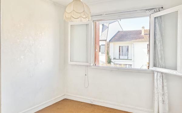 Maison à vendre    5 pièces • 96 m2 Le Chesnay