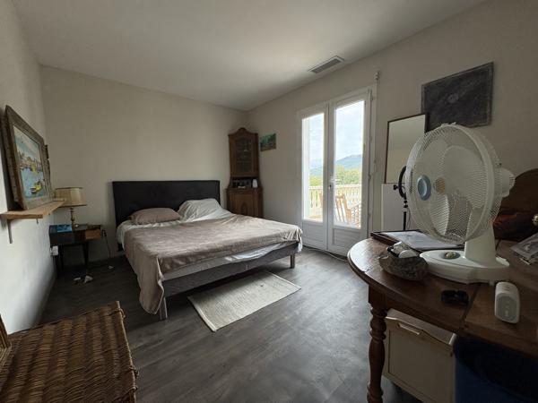 3 km de Limoux - Propriété avec appartement, dépendances et vigne