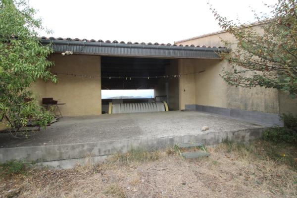 3 km de Limoux - Propriété avec appartement, dépendances et vigne