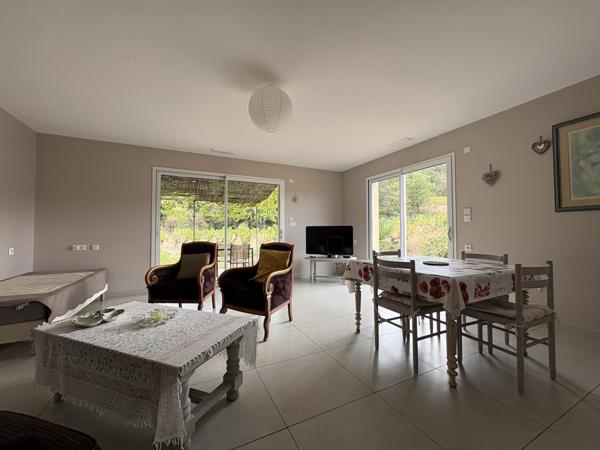 3 km de Limoux - Propriété avec appartement, dépendances et vigne