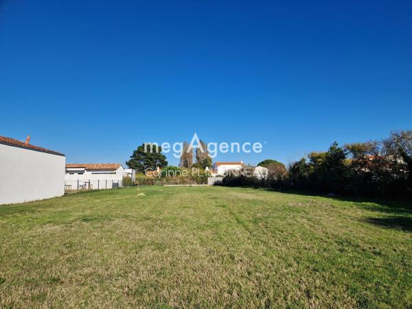 Terrain à SABLES D OLONNE, 85180 - 699m²