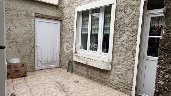 Commerce (murs + fonds) avec studio