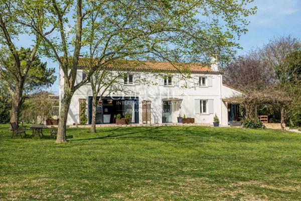 Latresne – Élégante maison familiale avec piscine et grand parc arboré à quelques minutes de Bordeaux